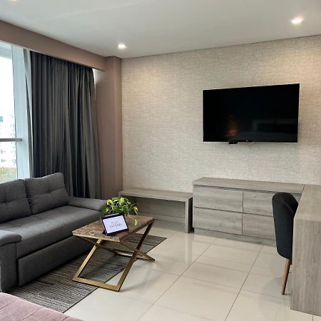 Hotel Sexta Avenida Inn มอนเตริอา ภายนอก รูปภาพ