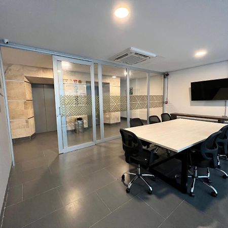 Hotel Sexta Avenida Inn มอนเตริอา ภายนอก รูปภาพ