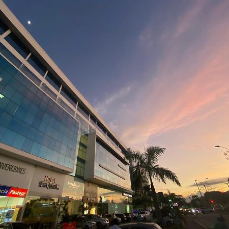Hotel Sexta Avenida Inn มอนเตริอา ภายนอก รูปภาพ