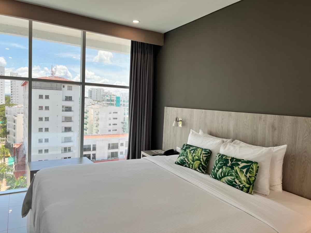 Hotel Sexta Avenida Inn มอนเตริอา ภายนอก รูปภาพ