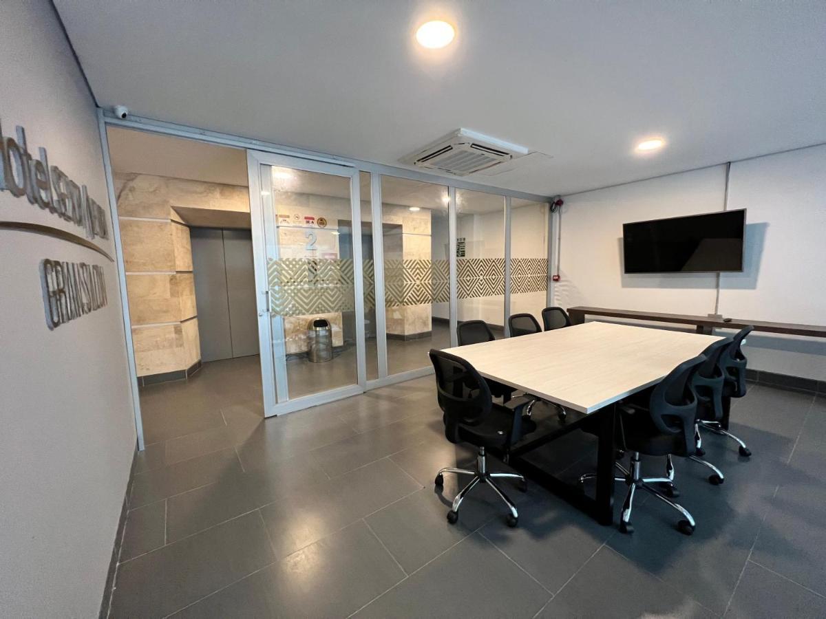 Hotel Sexta Avenida Inn มอนเตริอา ภายนอก รูปภาพ