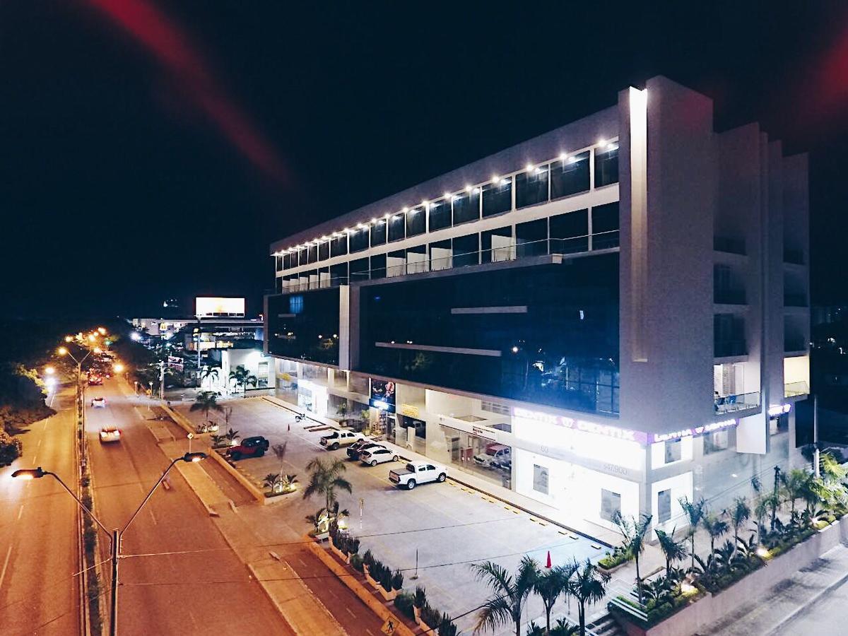Hotel Sexta Avenida Inn มอนเตริอา ภายนอก รูปภาพ
