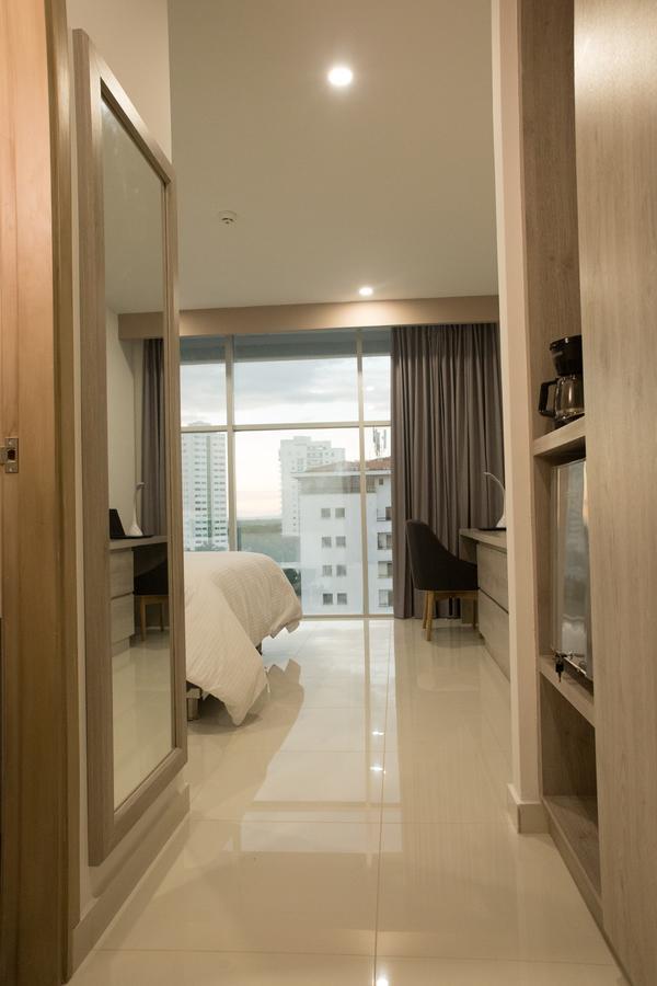 Hotel Sexta Avenida Inn มอนเตริอา ภายนอก รูปภาพ