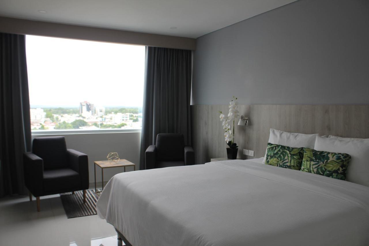 Hotel Sexta Avenida Inn มอนเตริอา ภายนอก รูปภาพ